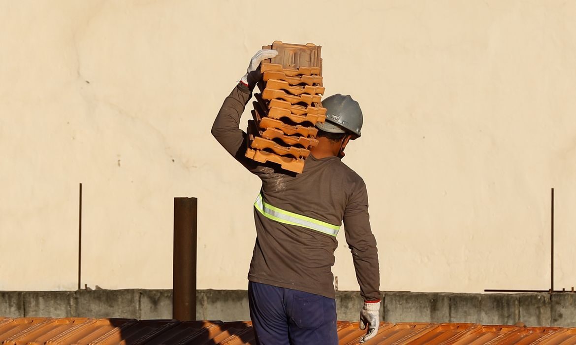 Empresas de Sinop ofertam mais de 200 vagas de emprego nesta semana