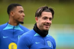 Everton afasta Jack Grealish por indisciplina e ausência em treino