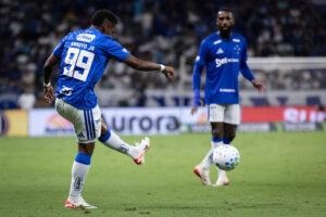 Kaio Jorge decide e Cruzeiro vence o Atlético-MG pelo Campeonato Brasileiro
