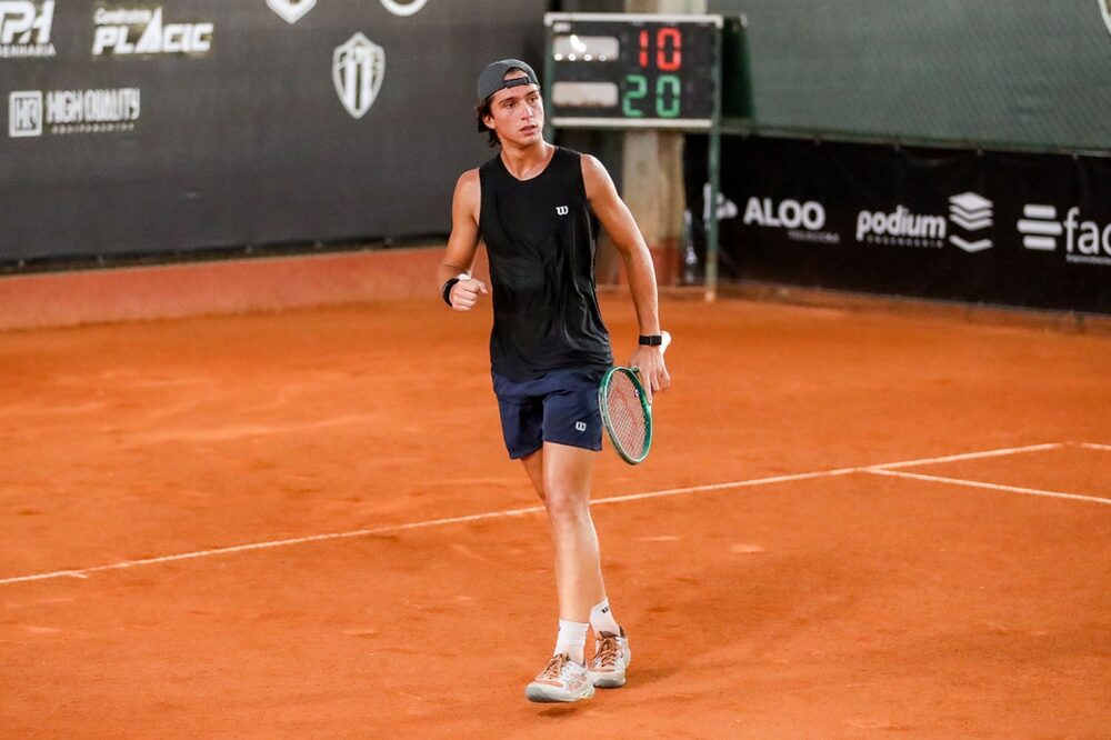 Leonardo Storck alcança quartas de final inédita em torneio profissional em Maceió