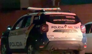 Mulher é detida após quebrar vidro de janela e tentar entrar em residência no Nortão  