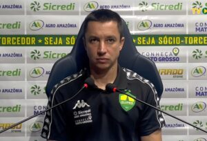 "Não teve força para seguir lutando", afirma Eduardo Barros sobre sequência negativa na Série B
