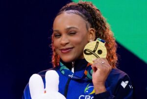 Rebeca Andrade conquista o tri no Mundial de Ginástica na Holanda